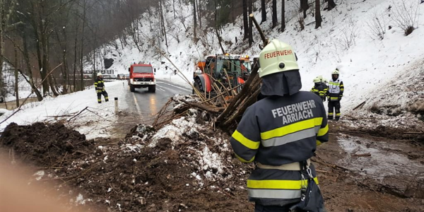 Einsatzserie nach Starkregen und Schneefall