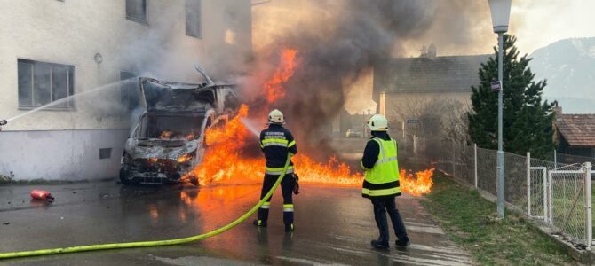 Brand eines Klein- LKW in Weißenstein