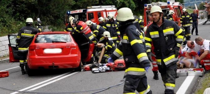 Schwerer Verkehrsunfall auf der B111 bei Emmersdorf